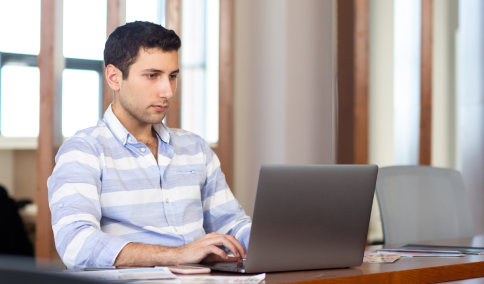 A translator delivering precise Italian to English translation services, ensuring cultural relevance and fast turnaround.